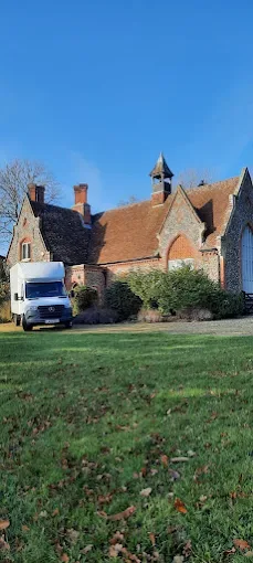 Removal van at a period property in Hertfordshire